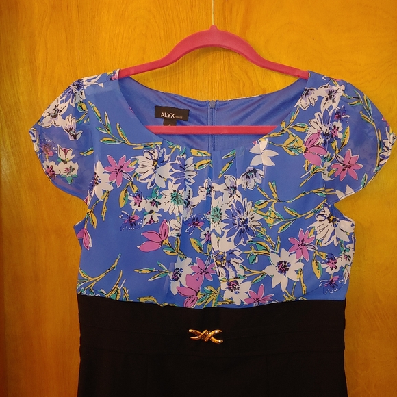 Like New Alyx Tulip Sleeve Sheath Dress, Size 6 - Picture 2 of 12